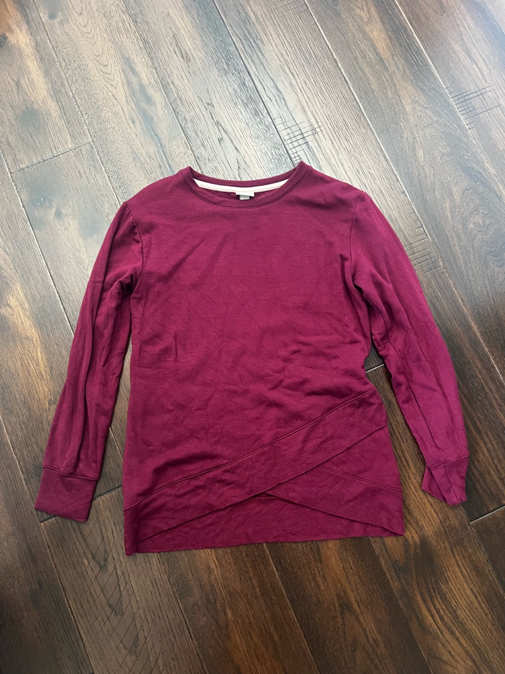 Crewneck cross front Sweatshirt in Burgundy